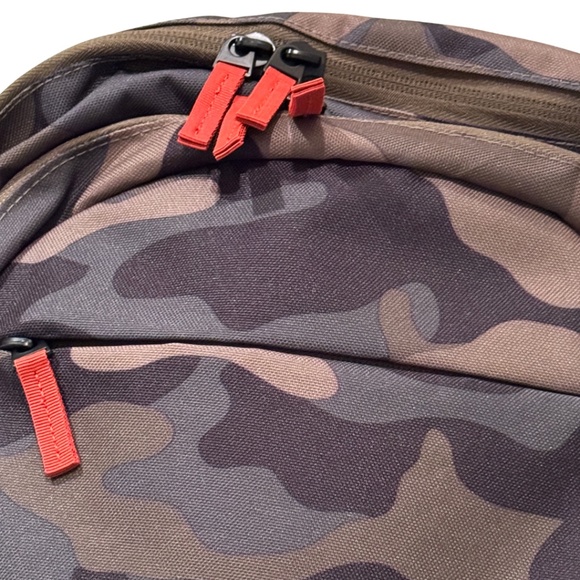 Case Logic Uplink Backpack in Olive Camo Holds 15 inch Laptop - Picture 4 of 6